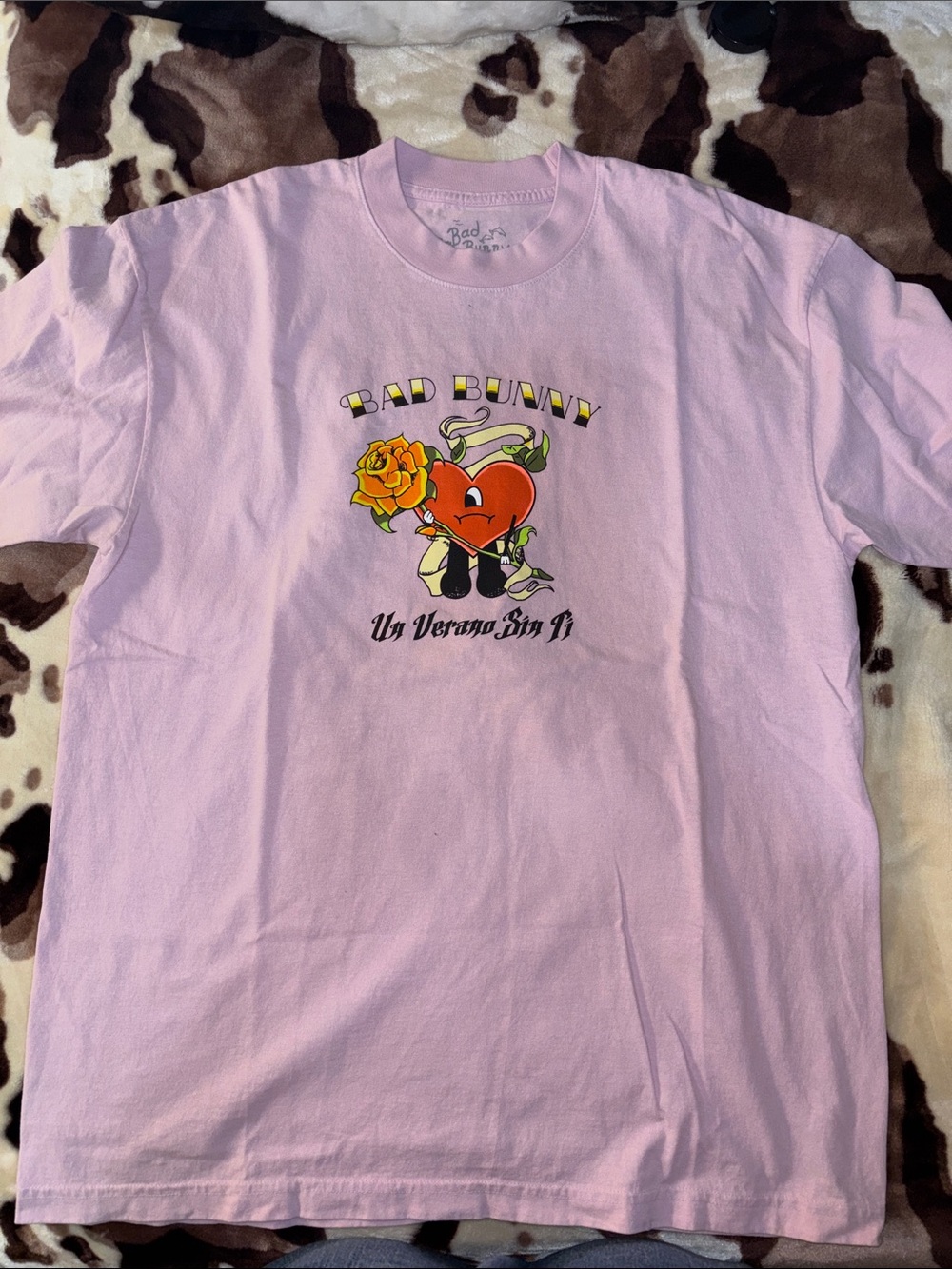 Bad Bunny Pink Graphic Tee - Heart & Rose Design - Picture 1 of 3